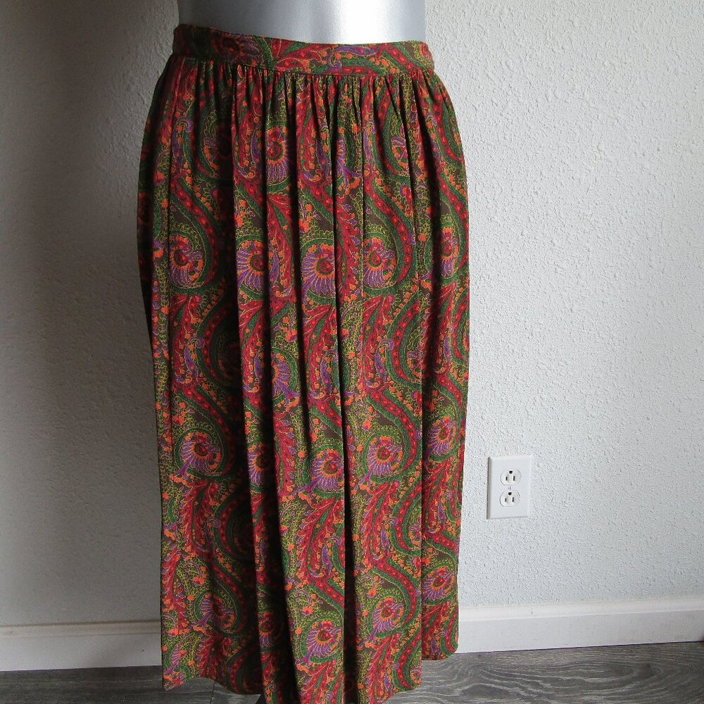 Skirt; lightweight knee length paisley w oranges, purples. Size 24 waist Gregge